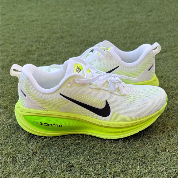 Nike Vomero 18 - Picture 1 of 5